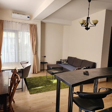Vake-Saburtalo Hillside Apartment Тбилиси Екстериор снимка