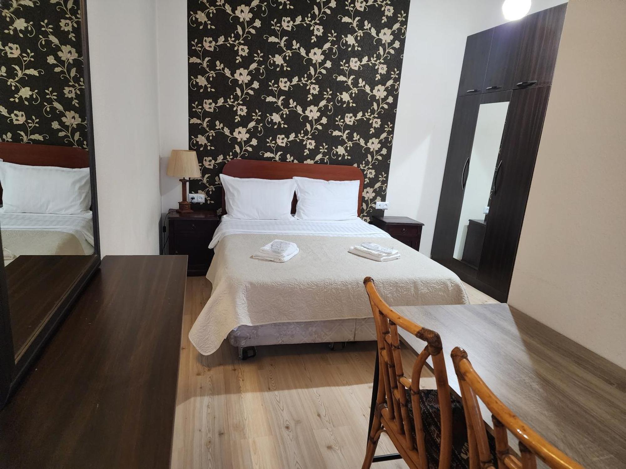 Vake-Saburtalo Hillside Apartment Тбилиси Екстериор снимка
