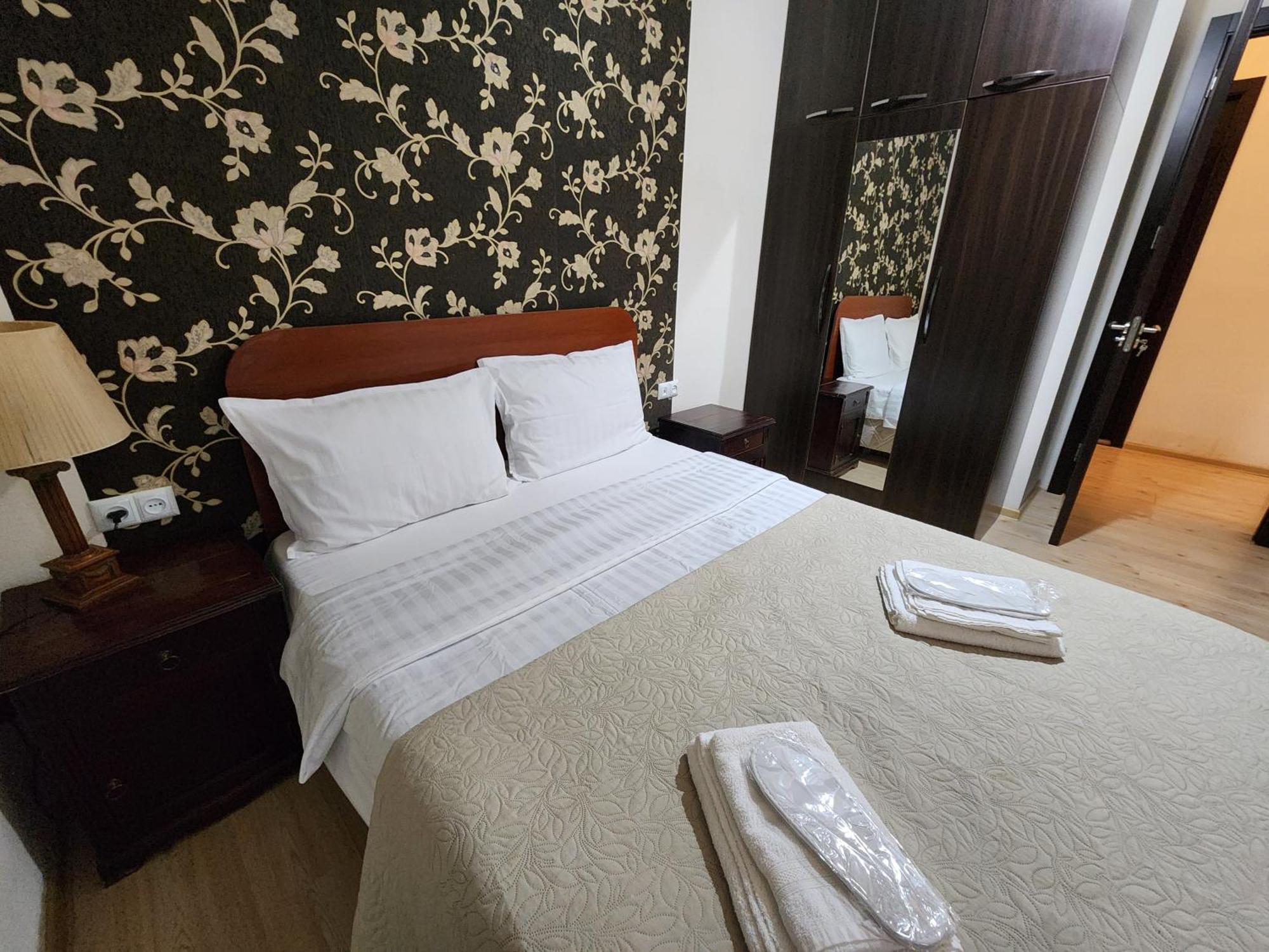 Vake-Saburtalo Hillside Apartment Тбилиси Екстериор снимка