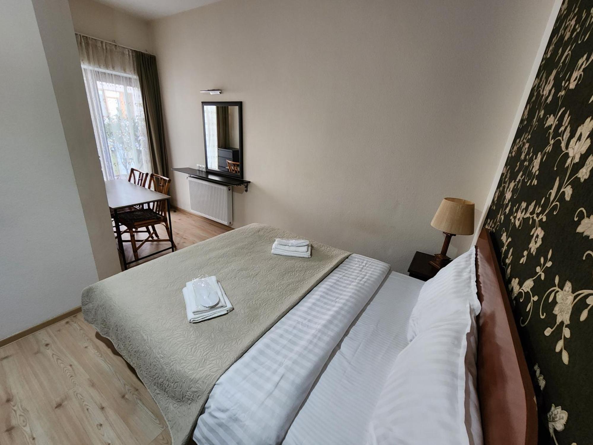 Vake-Saburtalo Hillside Apartment Тбилиси Екстериор снимка