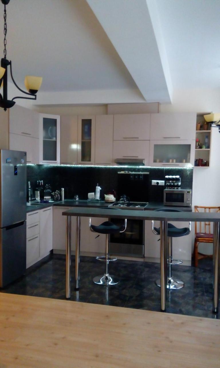 Vake-Saburtalo Hillside Apartment Тбилиси Екстериор снимка